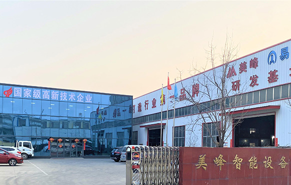 阿不來提·阿不都熱西提副主席，時(shí)任國家質(zhì)檢總局局長王勇、婁勤儉副部長與參賽選手合影留念