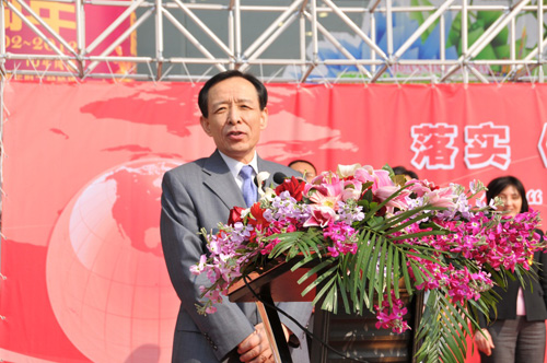國(guó)家質(zhì)檢總局副局長(zhǎng)蒲長(zhǎng)城宣布國(guó)家質(zhì)檢總局2012年3?15國(guó)際消費(fèi)者權(quán)益日現(xiàn)場(chǎng)咨詢服務(wù)活動(dòng)開(kāi)始。